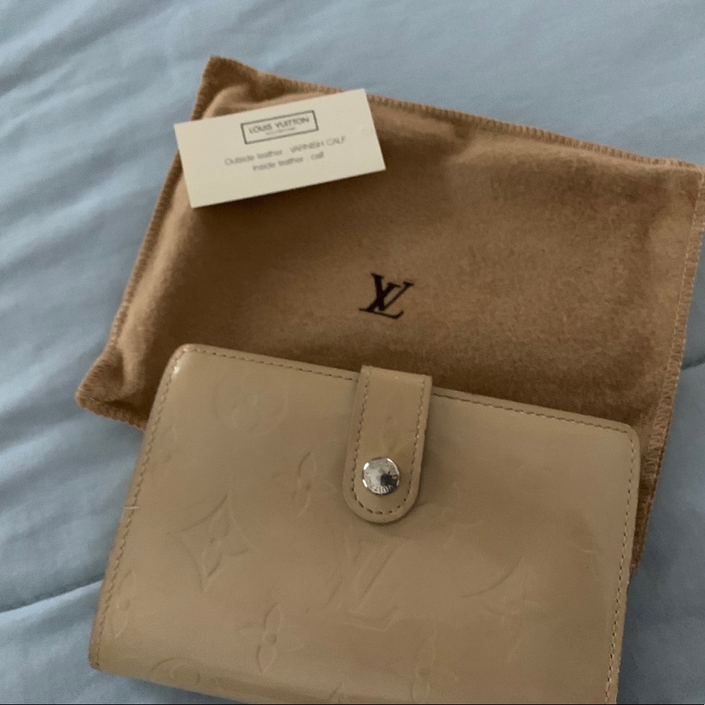 AUTHENTIC Louis Vuitton Vernis Kiss-lock Wallet